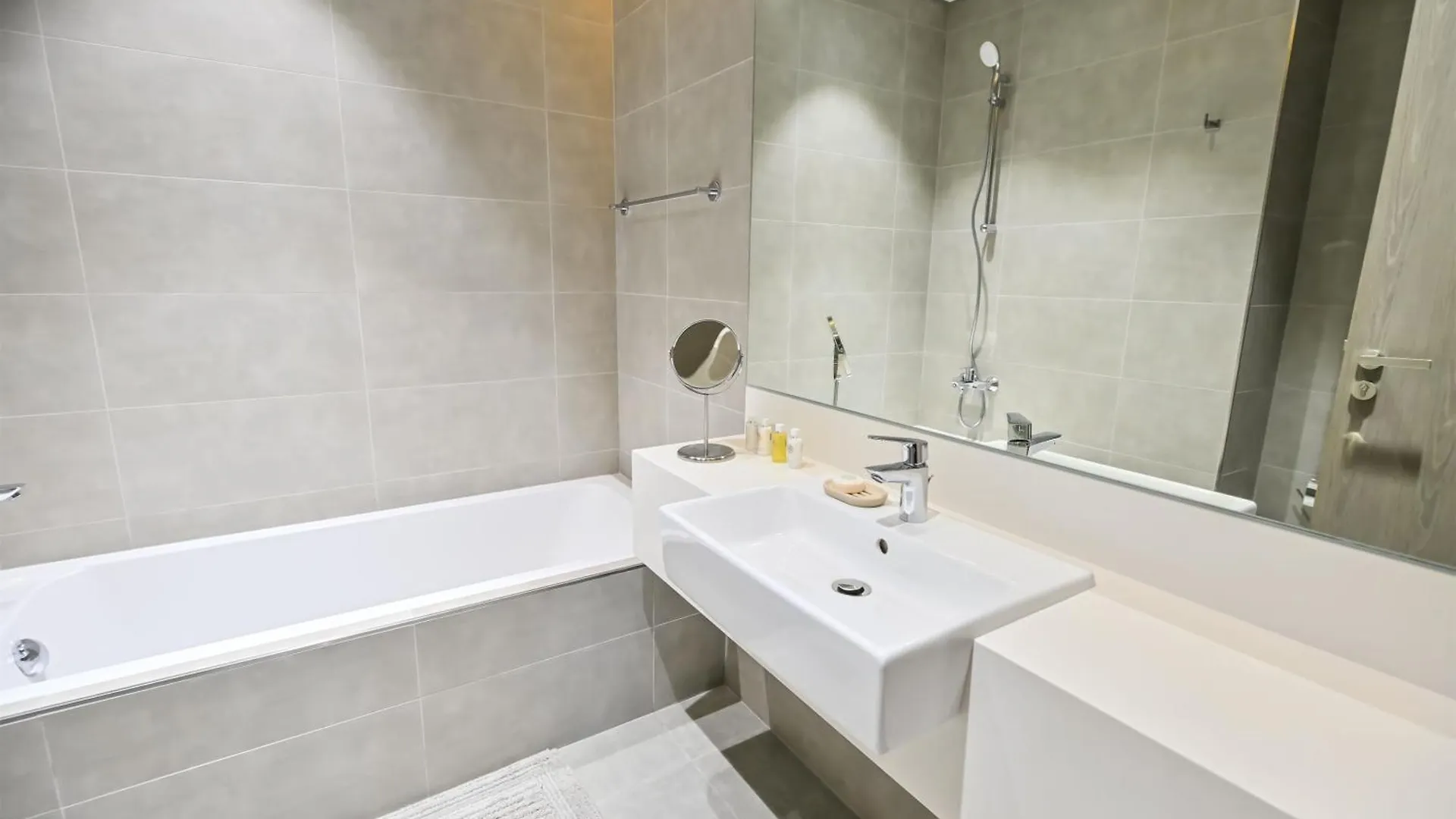 Lejlighed 1Br With Lagoon Views In District One Meydan Dubai
